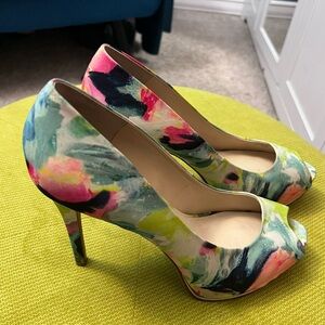 Beautiful floral peep-toe platform heels. Only worn a few times!